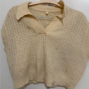Sweater vest with collar